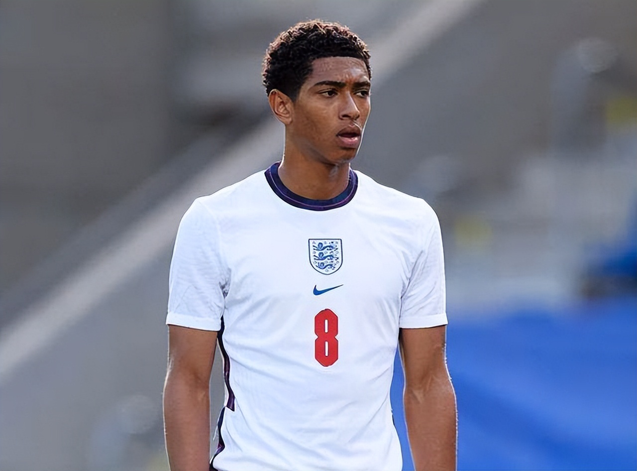 德天空：尤文关注匈牙利20岁中场托特，球员身价1500万欧（据德天空报道，尤文有意匈牙利20岁中场托特，估值约1500万欧元）