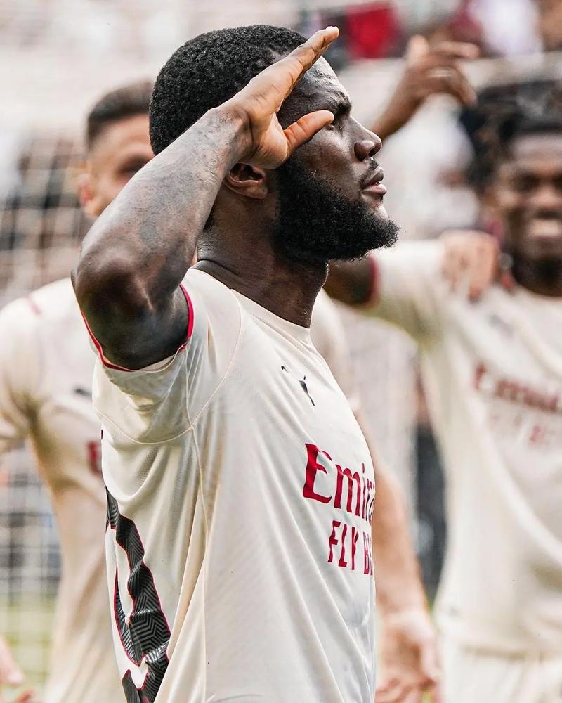 迪玛利亚优雅盘带演绎绿茵华尔兹