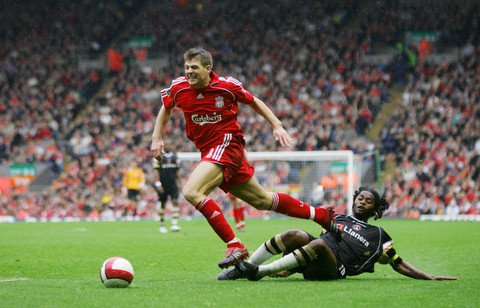 湖人惨败，詹姆斯赛后暗示球权分配有问题，没有打出团队篮球（湖人遭大败，詹姆斯赛后暗指球权失衡，团队配合乏力）