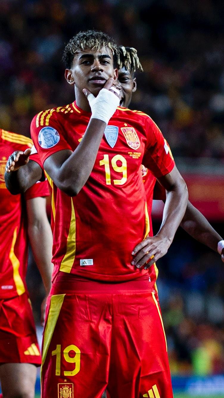 亚马尔战黄潜全场数据：4射2正进1球，7次过人成功（亚马尔对阵黄潜数据：4次射门2次射正1球入账，成功过人7次）