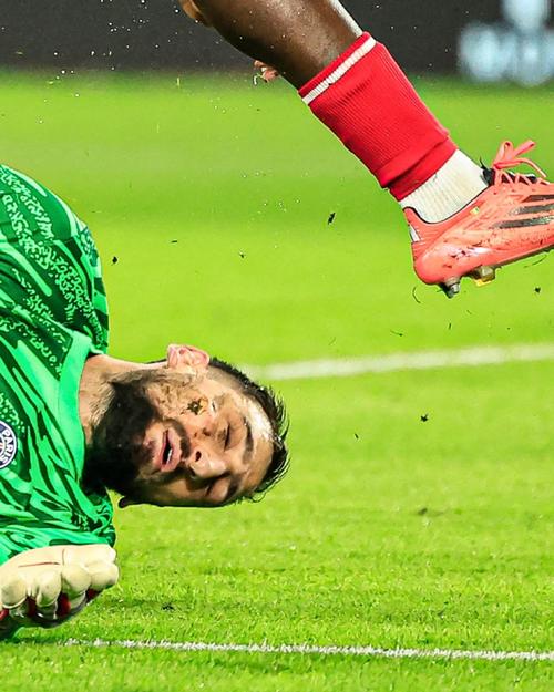 塞维利亚爆冷击败强敌震惊全西班牙（塞维利亚爆冷掀翻豪强，震撼西班牙足坛）