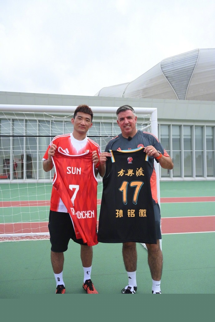 德转统计五大联赛最年长戴帽前10：莱万第8，C罗两度上榜（德转盘点五大联赛最年长帽子戏法TOP10：莱万位列第八，C罗两次入围）