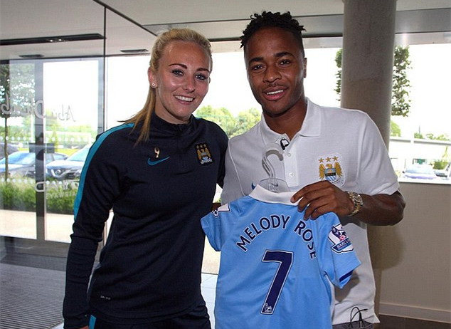 球星突破防守送出关键助攻