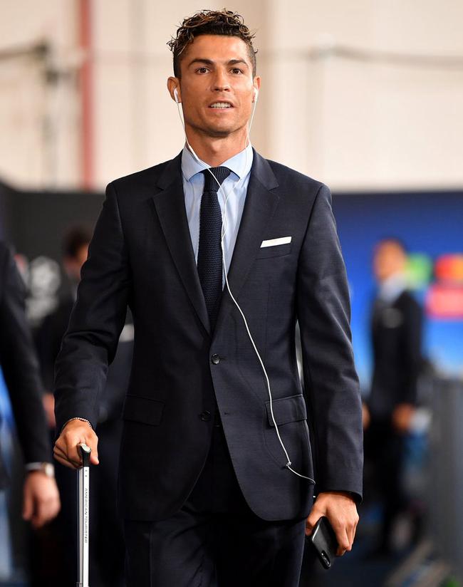 翻修球场，“连滚带爬”为的是“从从容容”（修缮球场，眼下“快马加鞭”，只为将来“从容不迫”）